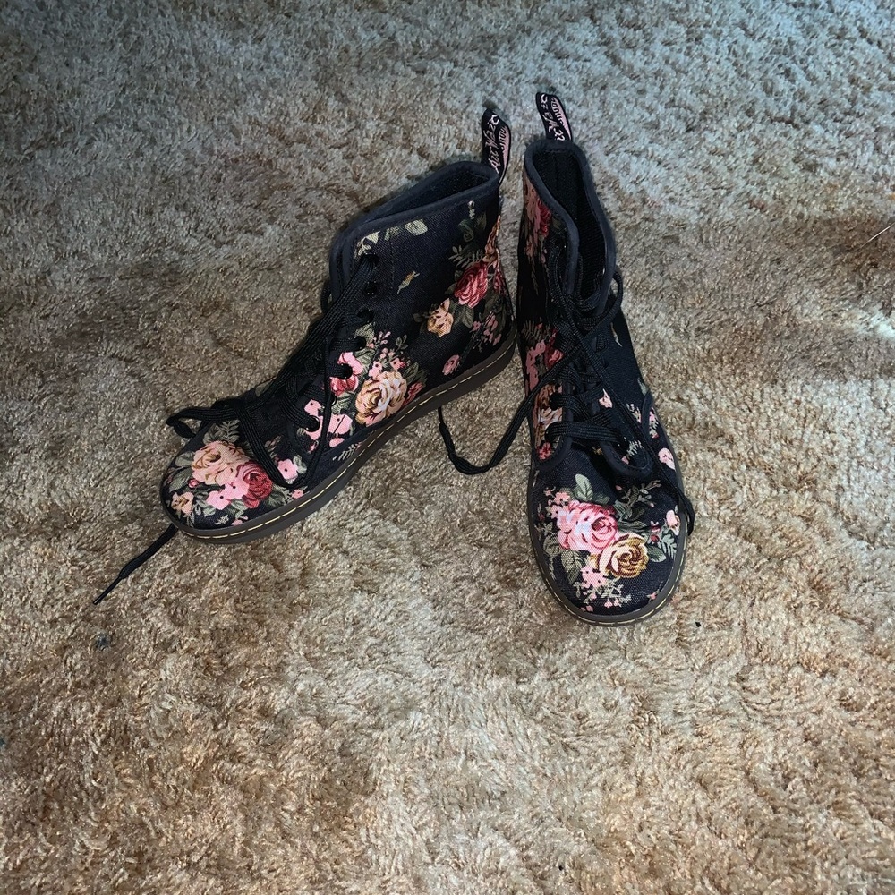 Canvas floral Dr. Martens